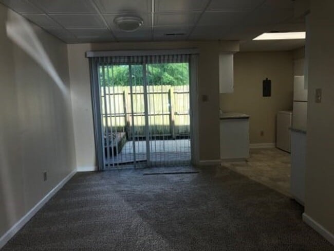 Building Photo - 1104 Karen Dr