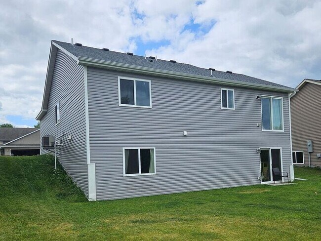 Building Photo - 947 Breckenridge Ln