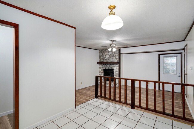 Building Photo - Charming 3 Bedroom House in Springfield!