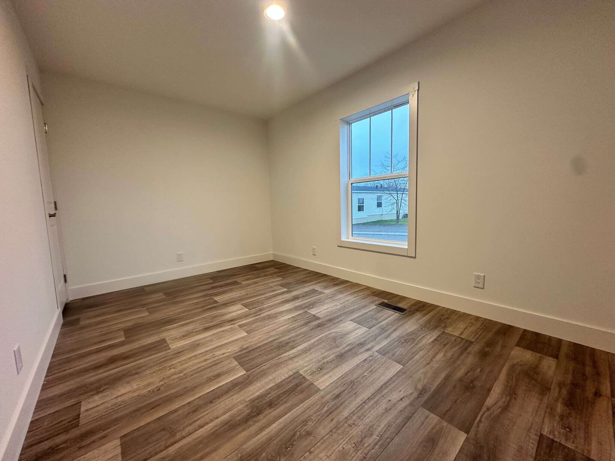 Building Photo - 19 Cavalier St N