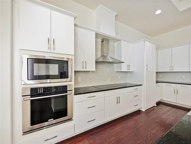 Building Photo - 15704 Marina Bay Dr