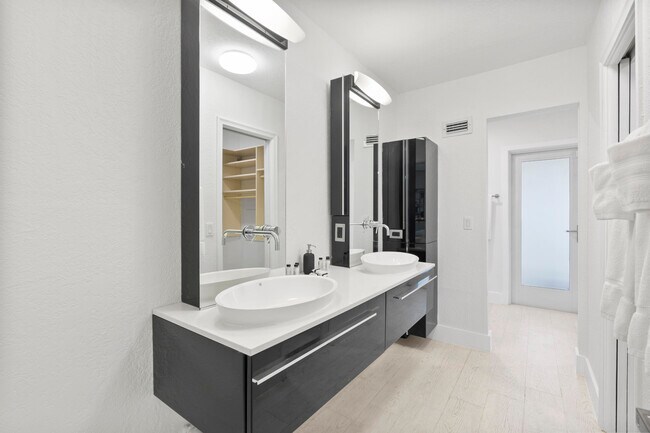 Building Photo - 3721 N 55th Ave