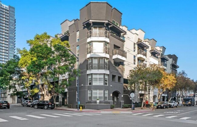 Building Photo - 525 Eleventh Ave
