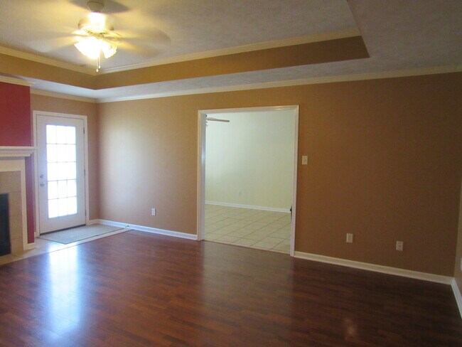 Building Photo - Contact Peggy 501 676 1758 Pets ok with approval