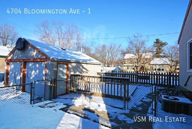 Building Photo - 50% Off January Rent! Updated Home in Prim...