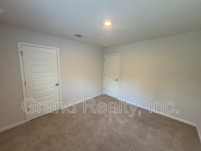 Building Photo - 5431 Peach Dr