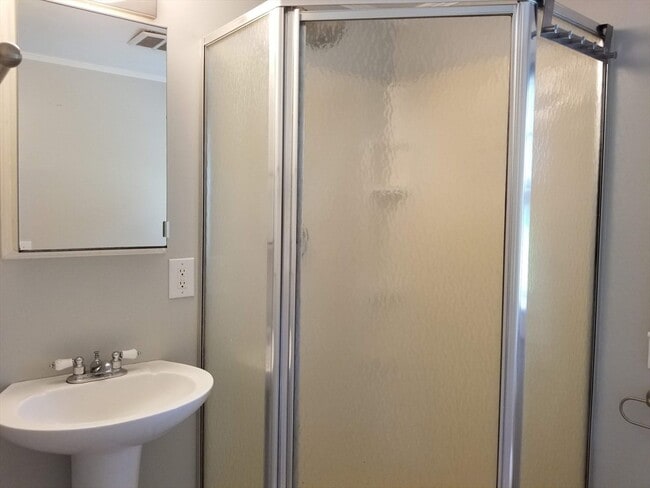 Building Photo - 980 Careswell St