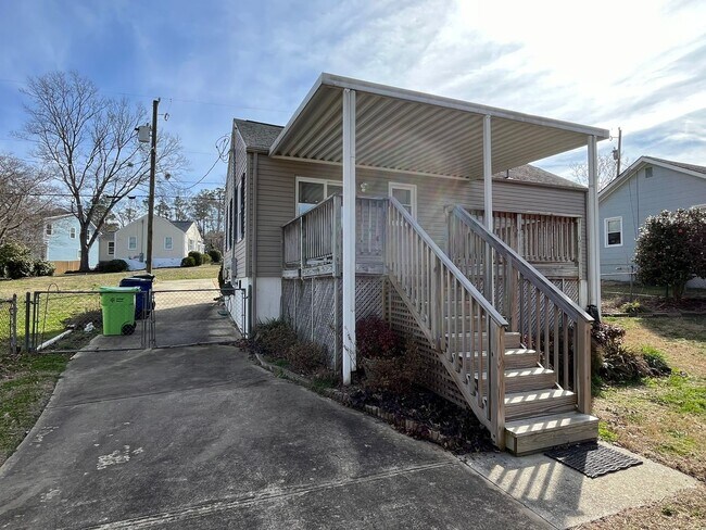Building Photo - Cozy 1BD, 1BA Near Downtown Raleigh House with Fenced Yard