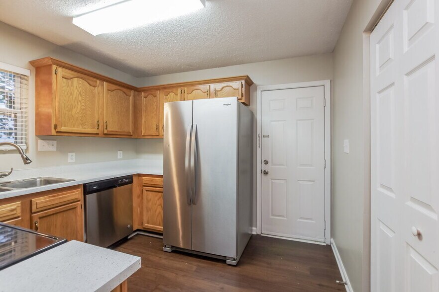 Building Photo - 1069 Park Meadow Dr