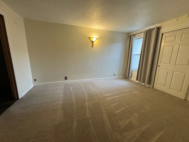 Building Photo - Beautiful Taylosville Home for rent!