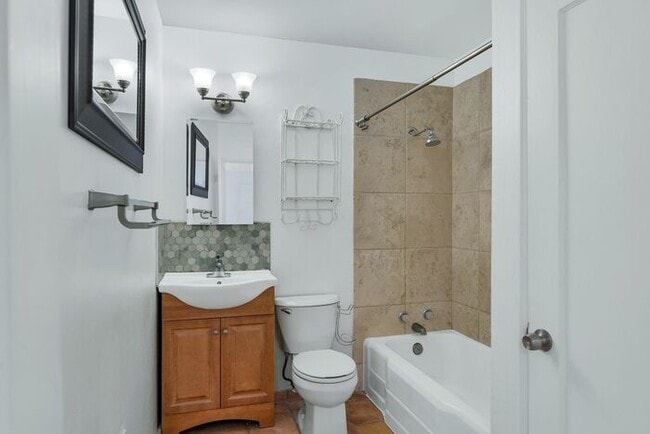 Building Photo - Charming home located in a highly convenient central Phoenix area
