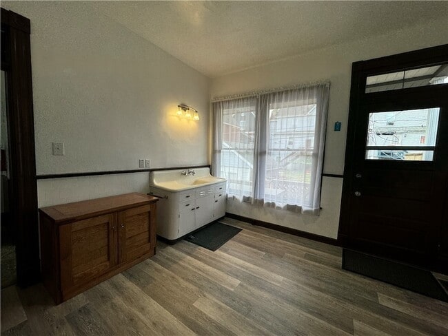 Building Photo - 407 Fallowfield Ave