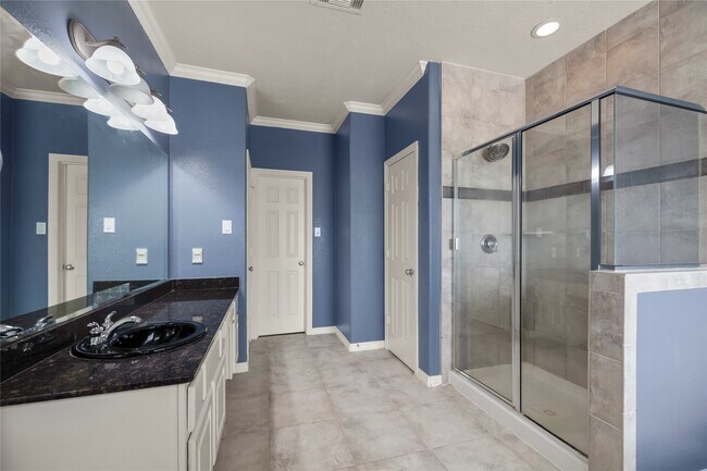 Building Photo - 3019 Royal Oaks Grove