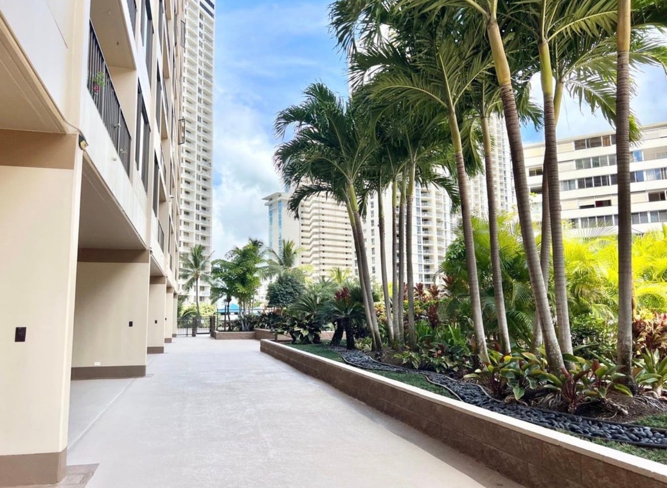 Building Photo - 411 Hobron Ln