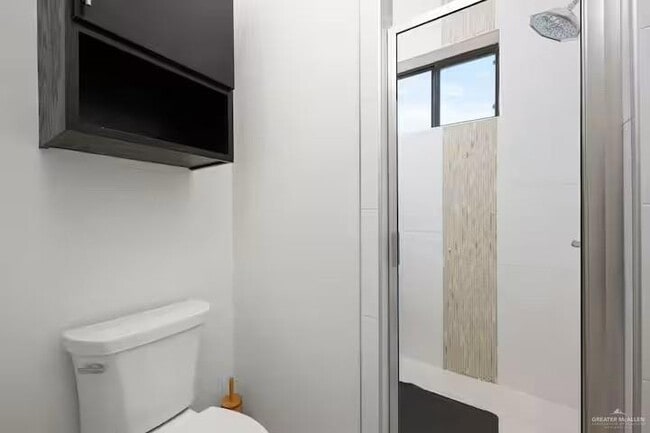 Building Photo - 809 S 5th St