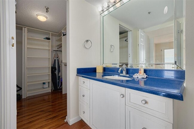 Building Photo - 7430 Sunshine Skyway Ln S