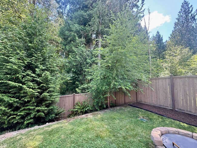 Building Photo - Private Backyard!