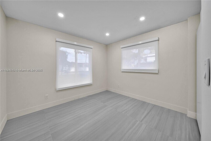 Building Photo - 5020 SW 92nd Ave
