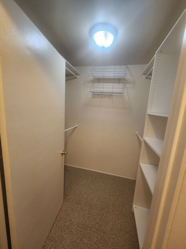 Building Photo - Beautiful 3 bedroom 2 Bath home in Indian Cove with a POOL!