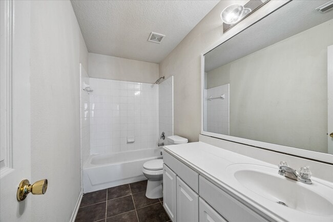 Building Photo - 15519 Hickory Dale St