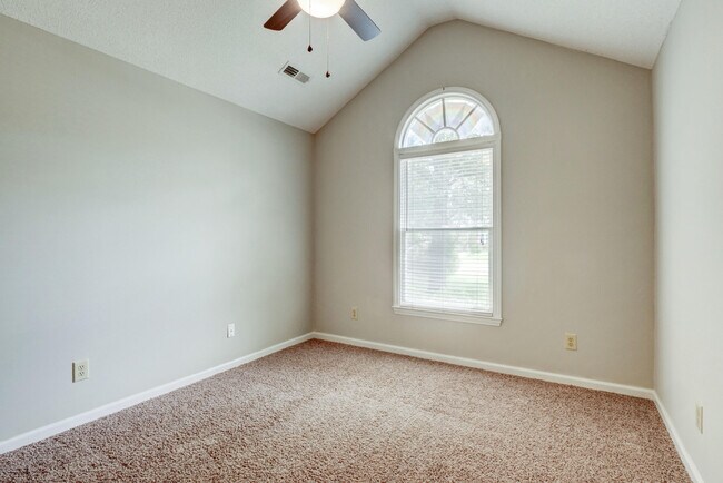 Building Photo - 203 Wagon Wheel Way