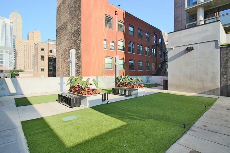 Building Photo - 812 N LaSalle St