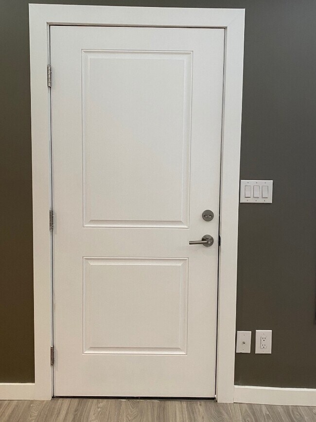 Building Photo - 7132 47th Ave SW