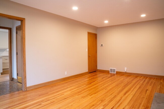 Building Photo - 3938 W 49th St
