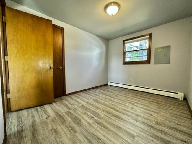 Building Photo - 2202 Sunny Ln