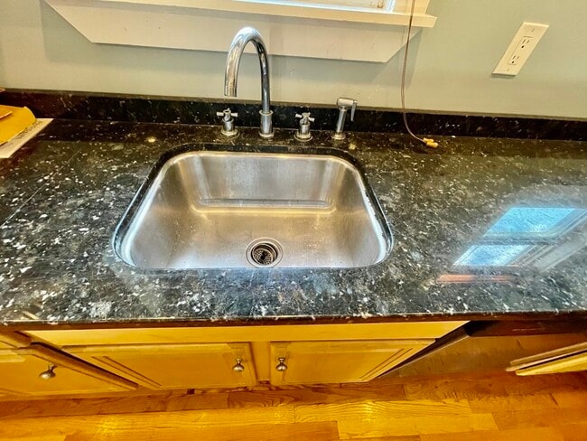 Building Photo - 49 Wellington Rd