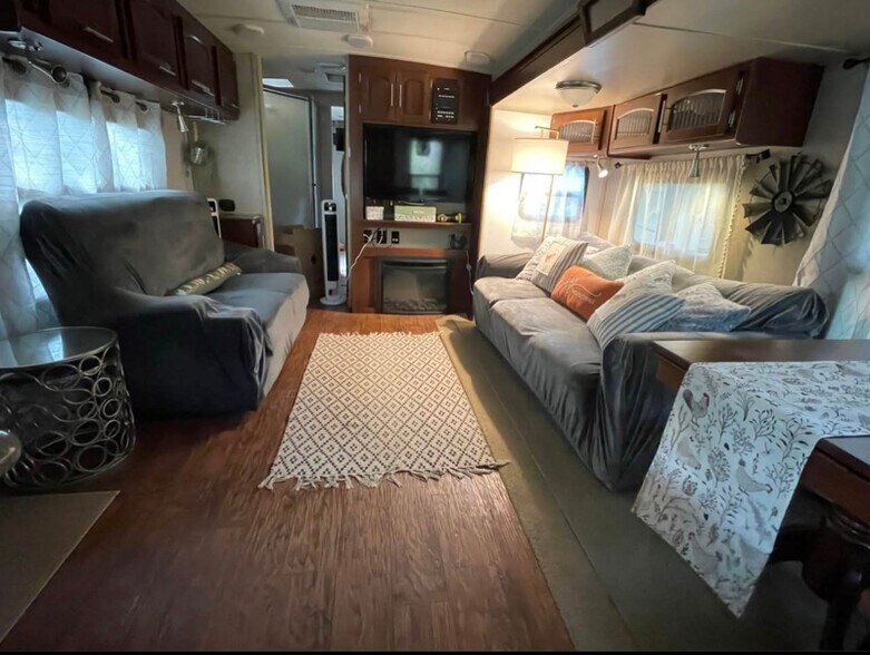 Building Photo - 2750 Lent Rd