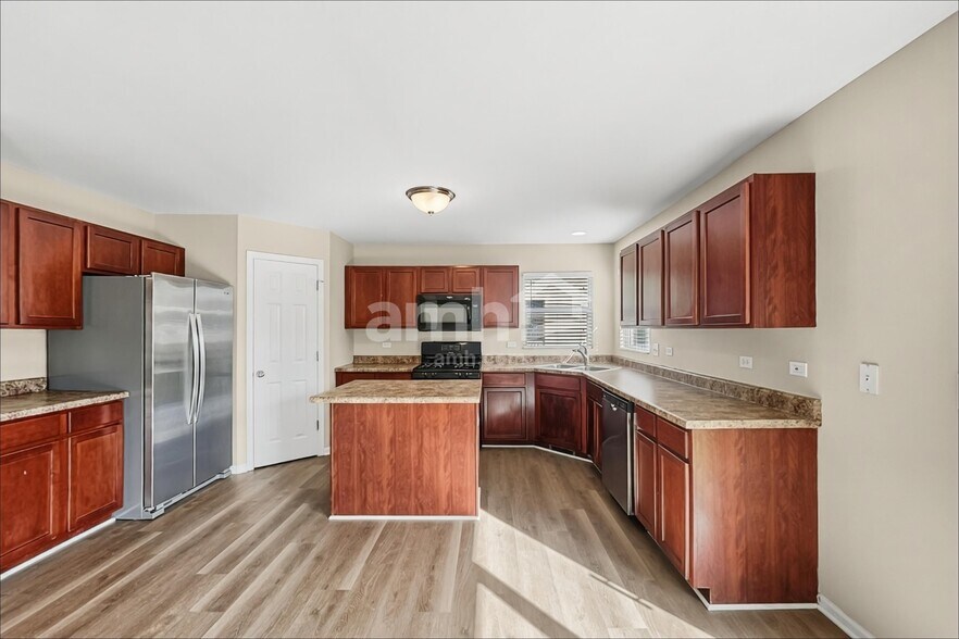 Building Photo - 6408 Roth Dr