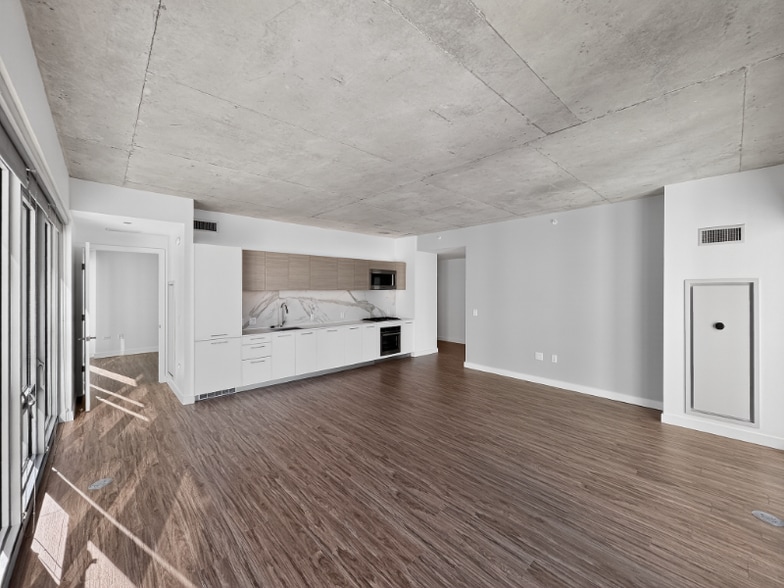 Building Photo - 167 N Desplaines St