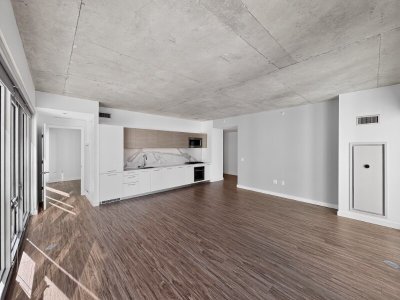 Building Photo - 167 N Desplaines St