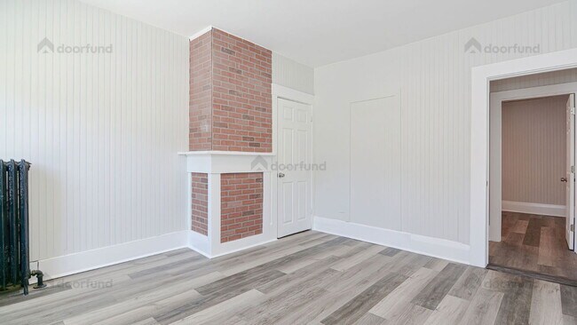 Building Photo - 220 S Main St