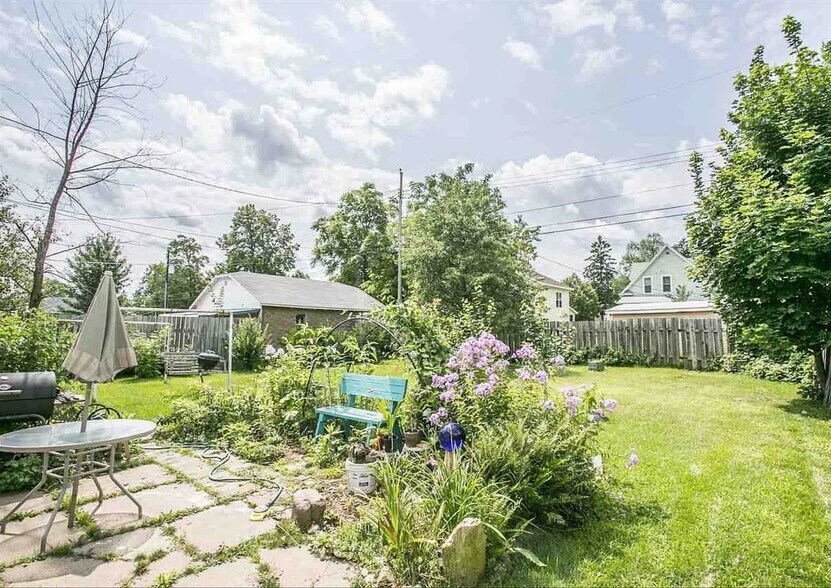 Building Photo - 1012 S 4th Ave