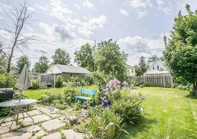 Building Photo - 1012 S 4th Ave