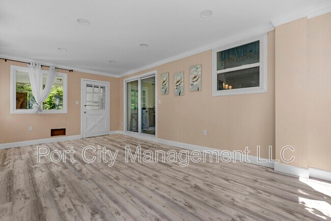Building Photo - 2431 Clydesdale Rd