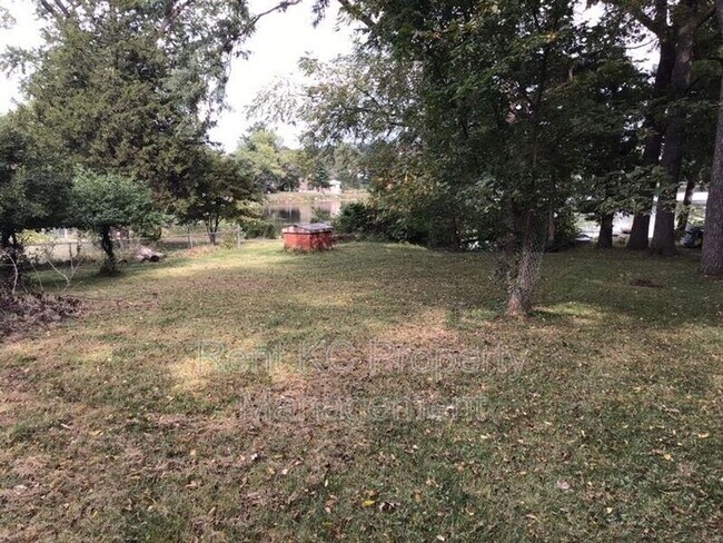 Building Photo - 5323 NW Edgewood Cir