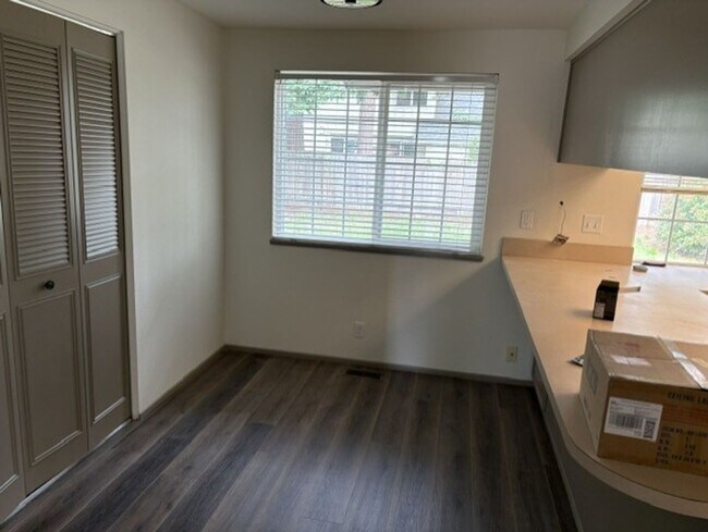 Building Photo - Newly remodeled Thurston  Home