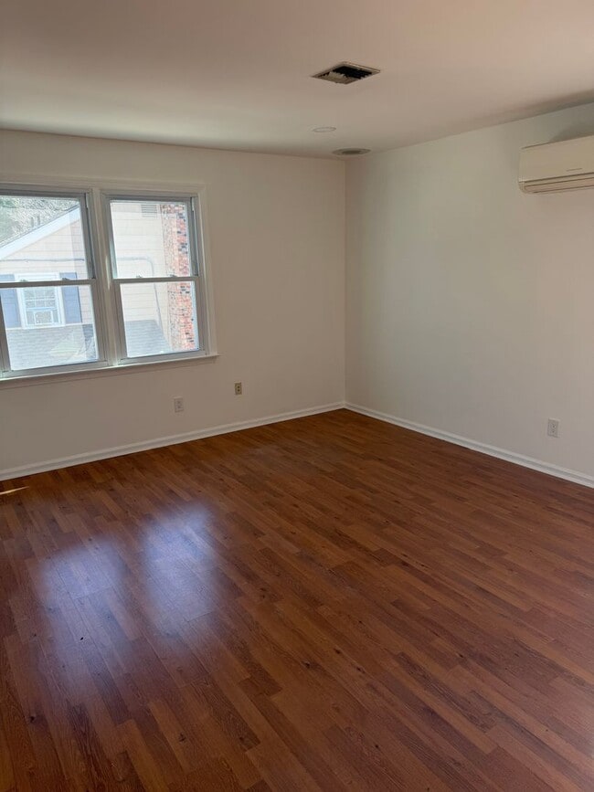 Building Photo - Charming 4-Bedroom, 1.5 Baths Home in Prime Absecon Location