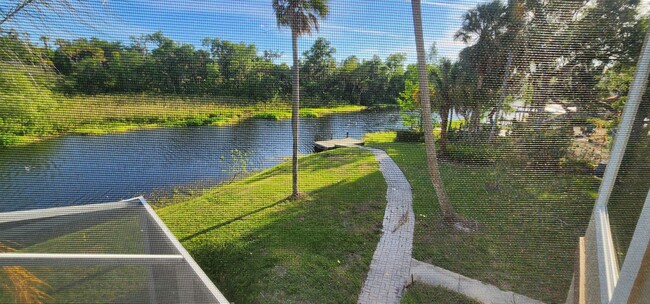 Building Photo - 2 Bedroom, 3 Bathroom House in Bradenton