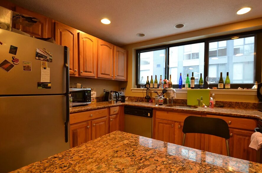 Building Photo - 85 Brainerd Rd