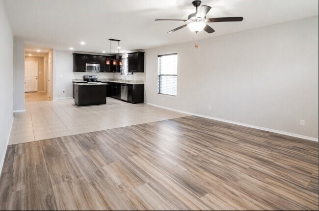 Building Photo - 433 Magma Dr