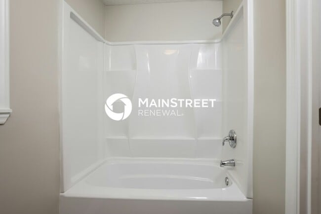 Building Photo - 3 Bedroom Pet-Friendly Home in GREENSBORO,...