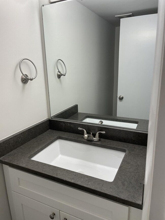 Building Photo - 158 Harvest Dr