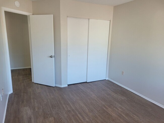 Building Photo - FOR RENT!! CUTE AND COZY 2 BED 1.5 BATH WITH GARAGE (MOVE IN SPECIAL)...