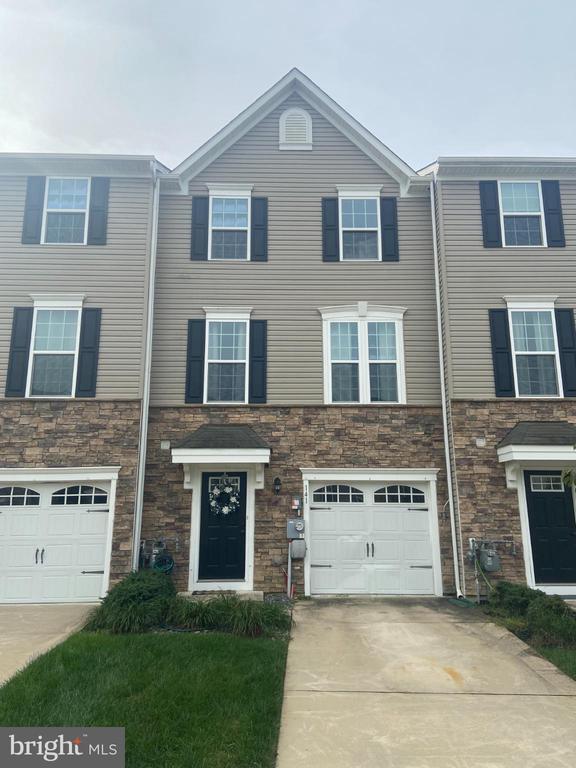 Primary Photo - 141 Meridian Ln