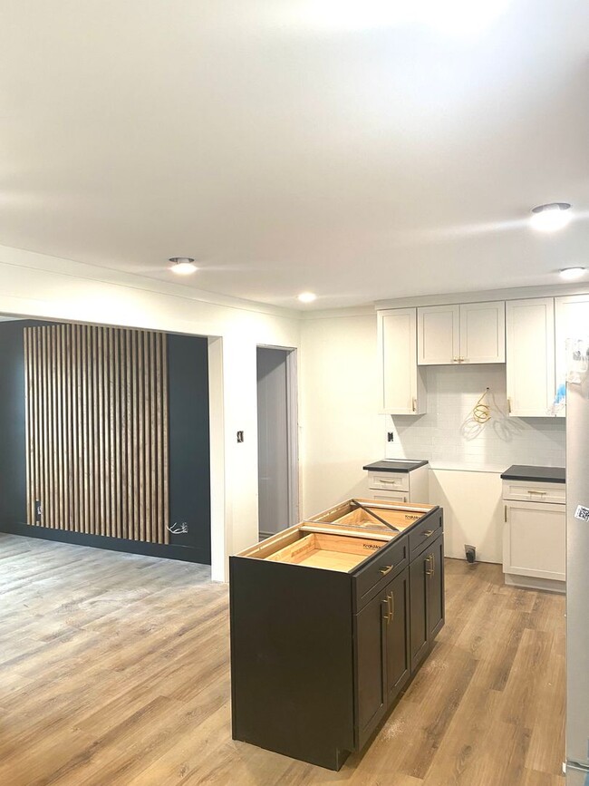 Building Photo - 6620 Upton Ln