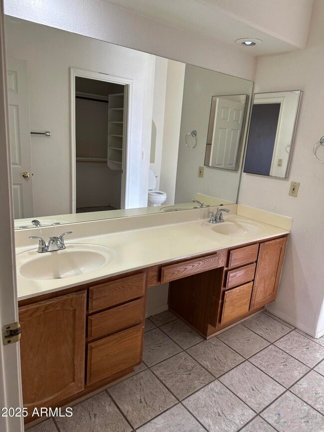 Building Photo - 14835 S 26th Way